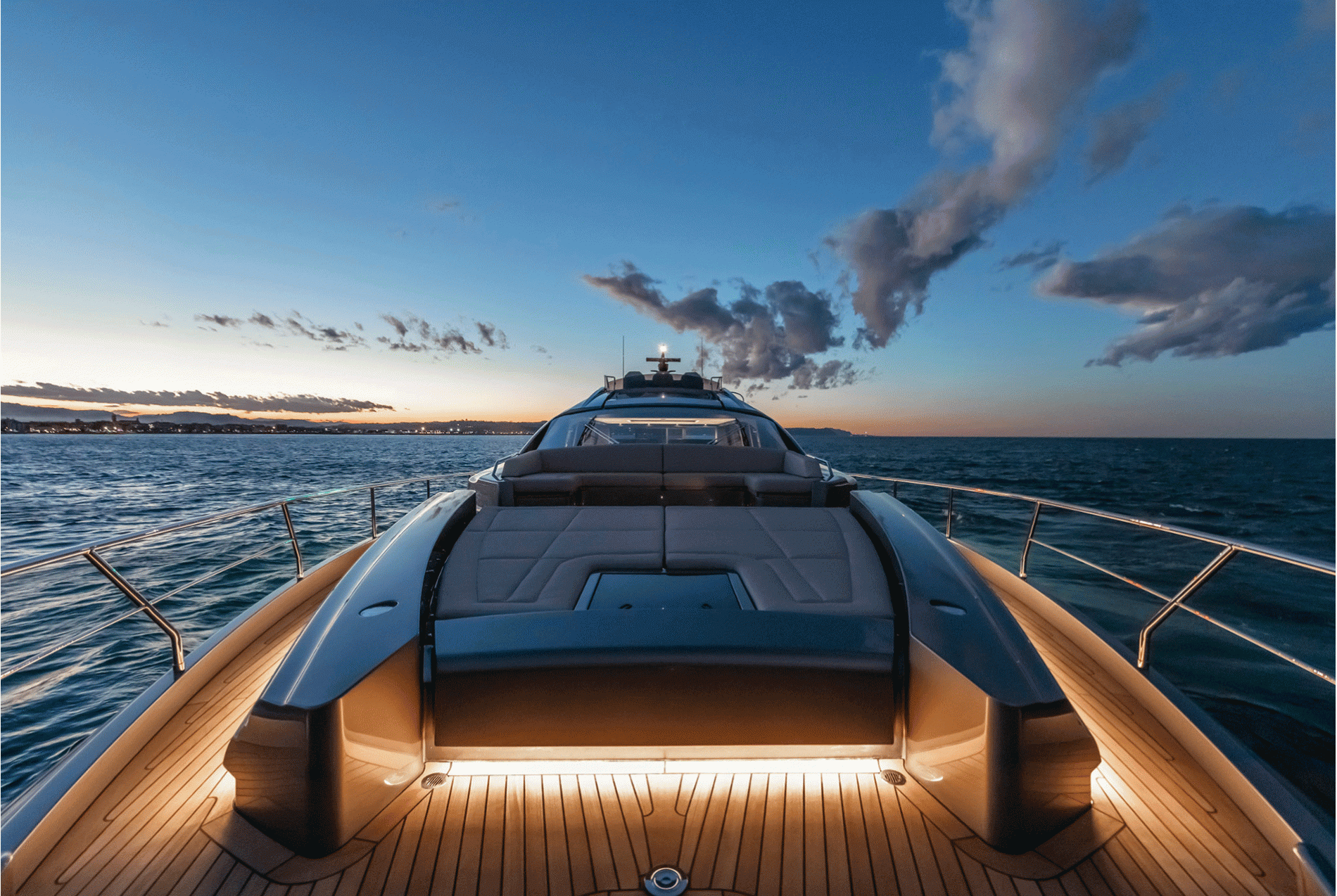 Pershing 8X